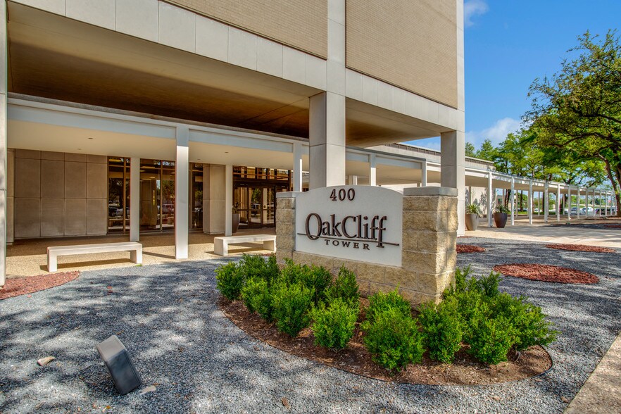 400 S Zang Blvd, Dallas, TX à louer - Photo de l’immeuble – Image 3 sur 37