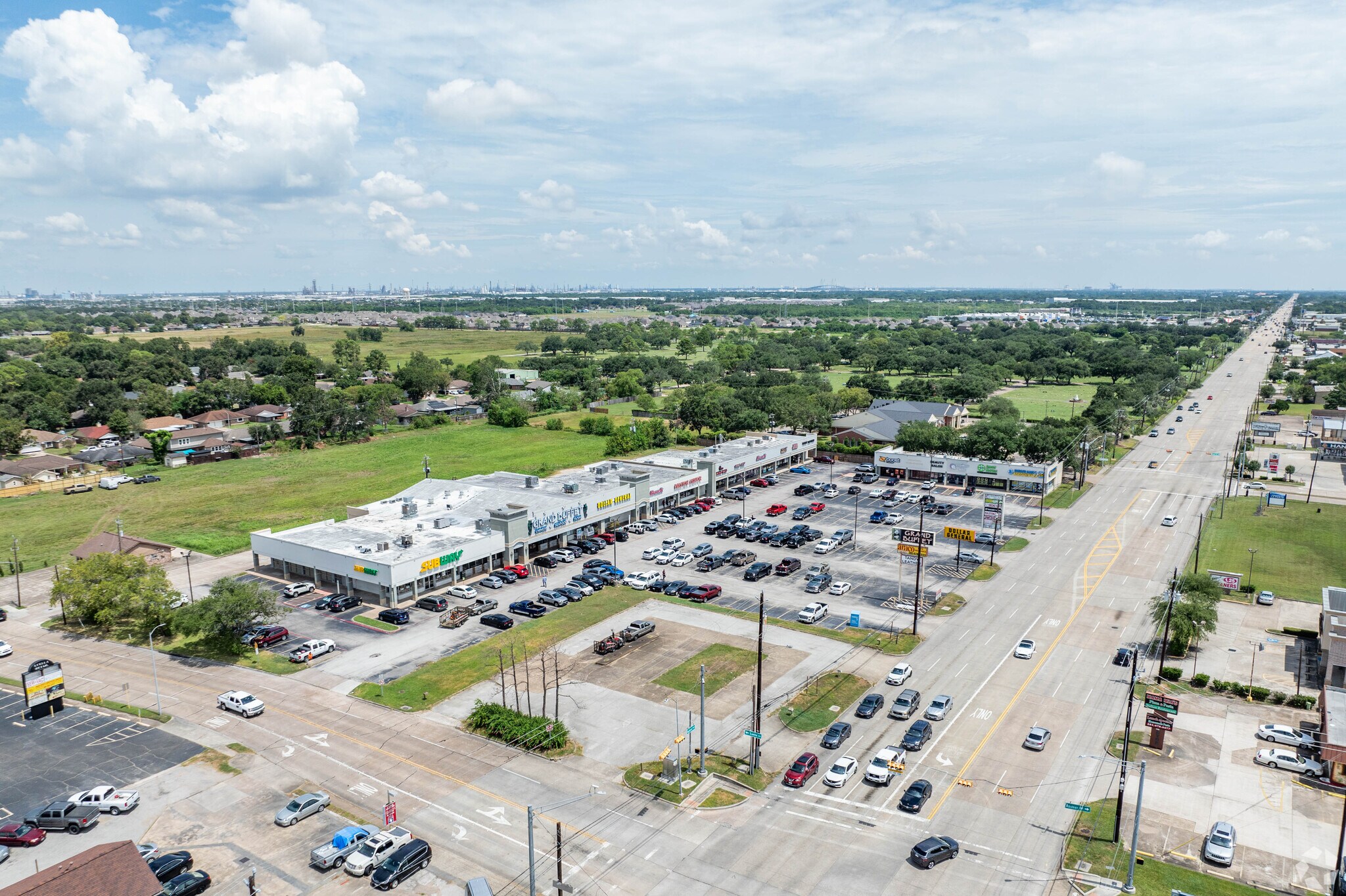 8301 Spencer Hwy, Deer Park, TX à louer Aérien– Image 1 sur 6