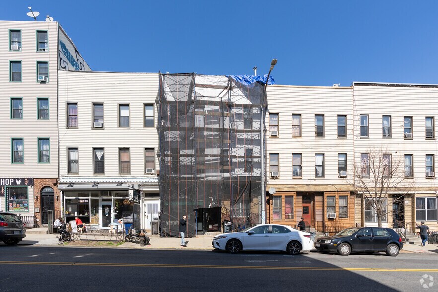153 Wilson Ave, Brooklyn, NY à vendre - Photo principale – Image 1 sur 5