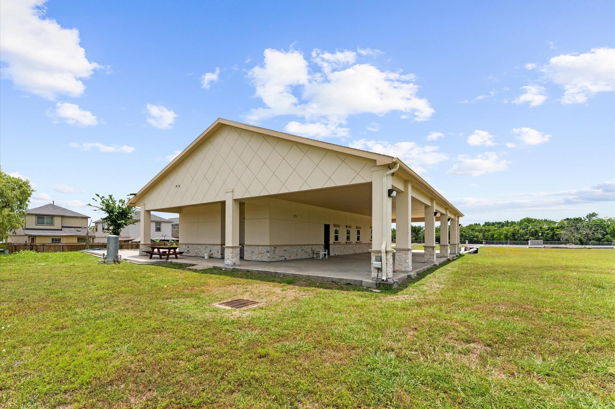 5153 Almeda Genoa Rd, Houston, TX à louer Photo de l’immeuble– Image 1 sur 26