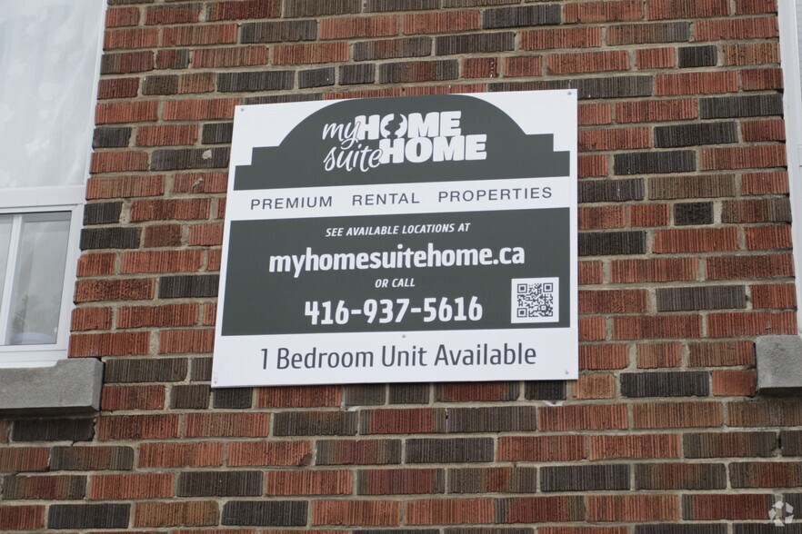 320 Lakeshore Rd W, Mississauga, ON à vendre - Photo de l’immeuble – Image 3 sur 3