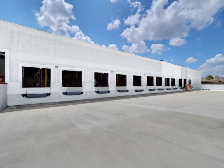 4100-4300 Okeechobee Rd, Fort Pierce, FL à louer - Photo de l’immeuble – Image 3 sur 14