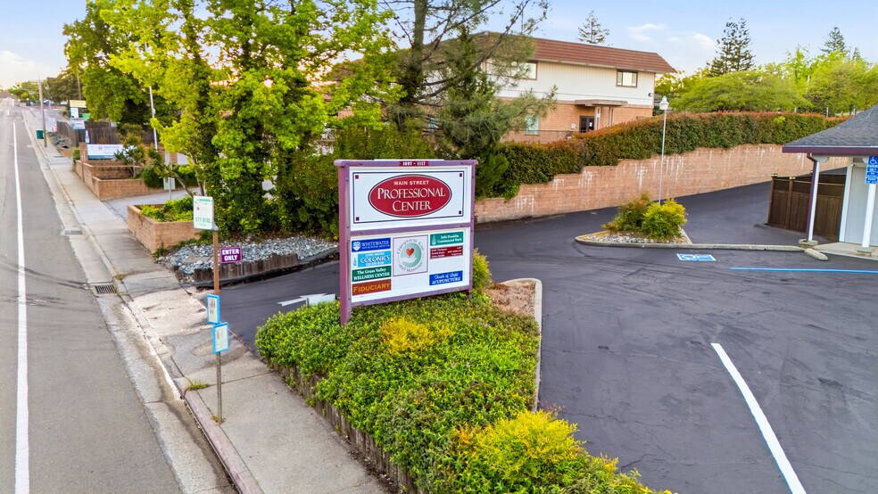 1097 E Main St, Grass Valley, CA à vendre - Photo de l’immeuble – Image 2 sur 52