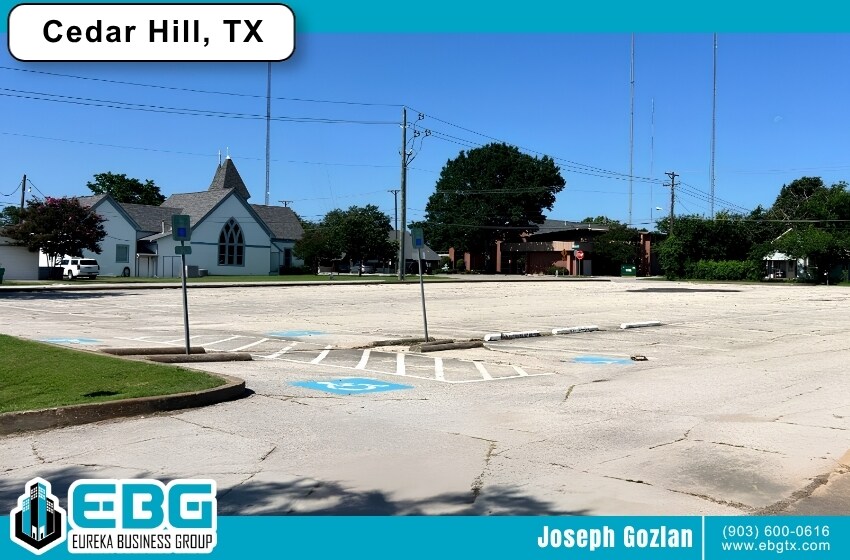 700 Bennett St, Cedar Hill, TX à vendre - Photo de l’immeuble – Image 3 sur 12