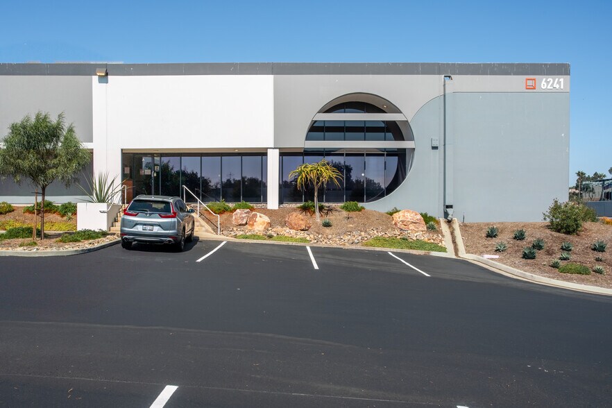 6241 Yarrow Dr, Carlsbad, CA à louer - Photo de l’immeuble – Image 3 sur 8
