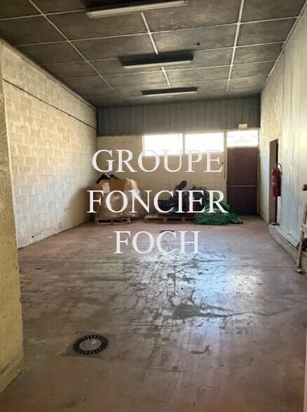 Local d’activités dans Saint-Genis-Laval à louer - Photo de l’immeuble – Image 2 sur 8