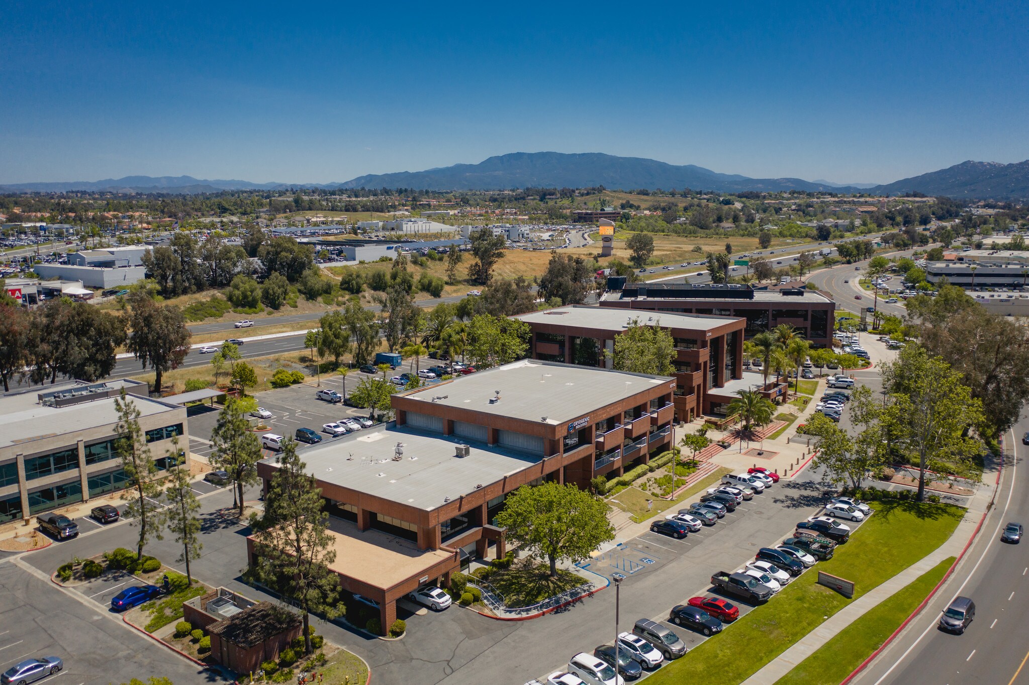 27710 Jefferson Ave, Temecula, CA à louer Photo de l’immeuble– Image 1 sur 4