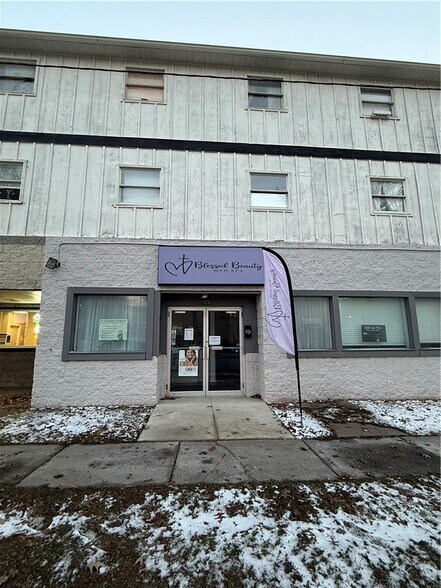 428 Main St, Slippery Rock, PA à louer - Photo de l’immeuble – Image 3 sur 5