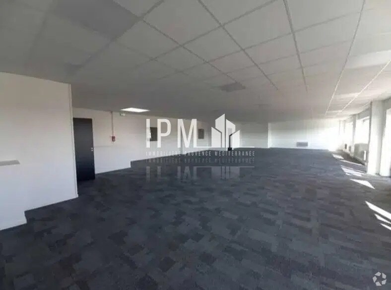 9015 Route De Caronte, Marignane, BDR 13700 - Lot C1 -  - Photo intérieure - Image 2 of 4