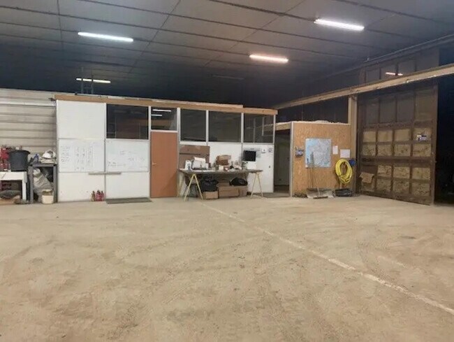 Plus de détails pour Local d'activités à louer