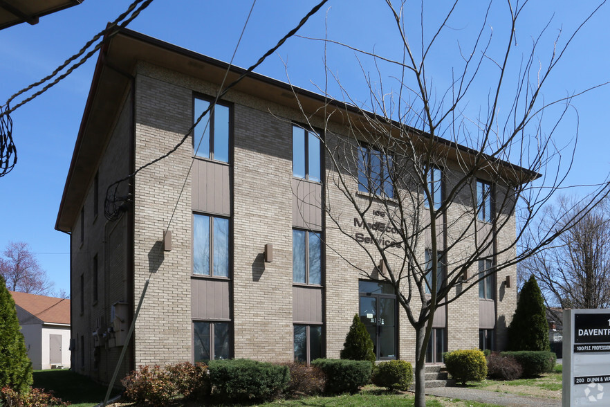 105 Daventry Ln, Louisville, KY à louer - Photo de l’immeuble – Image 3 sur 3