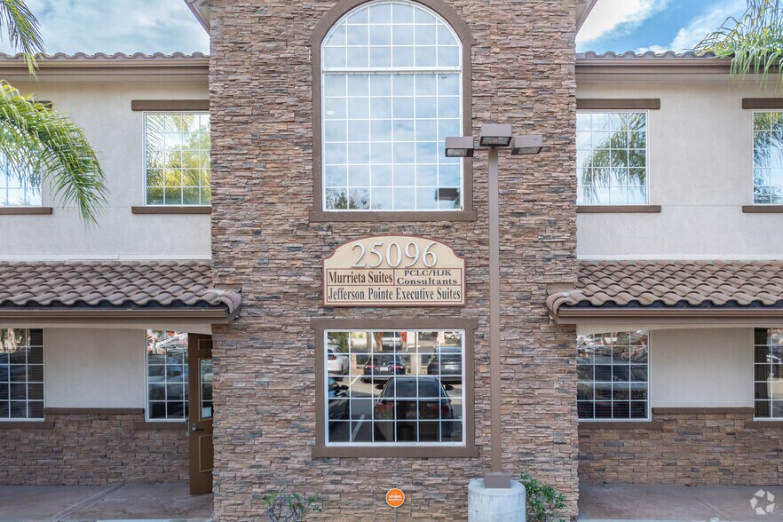 25096 Jefferson Ave, Murrieta, CA à louer - Photo de l’immeuble – Image 2 sur 4