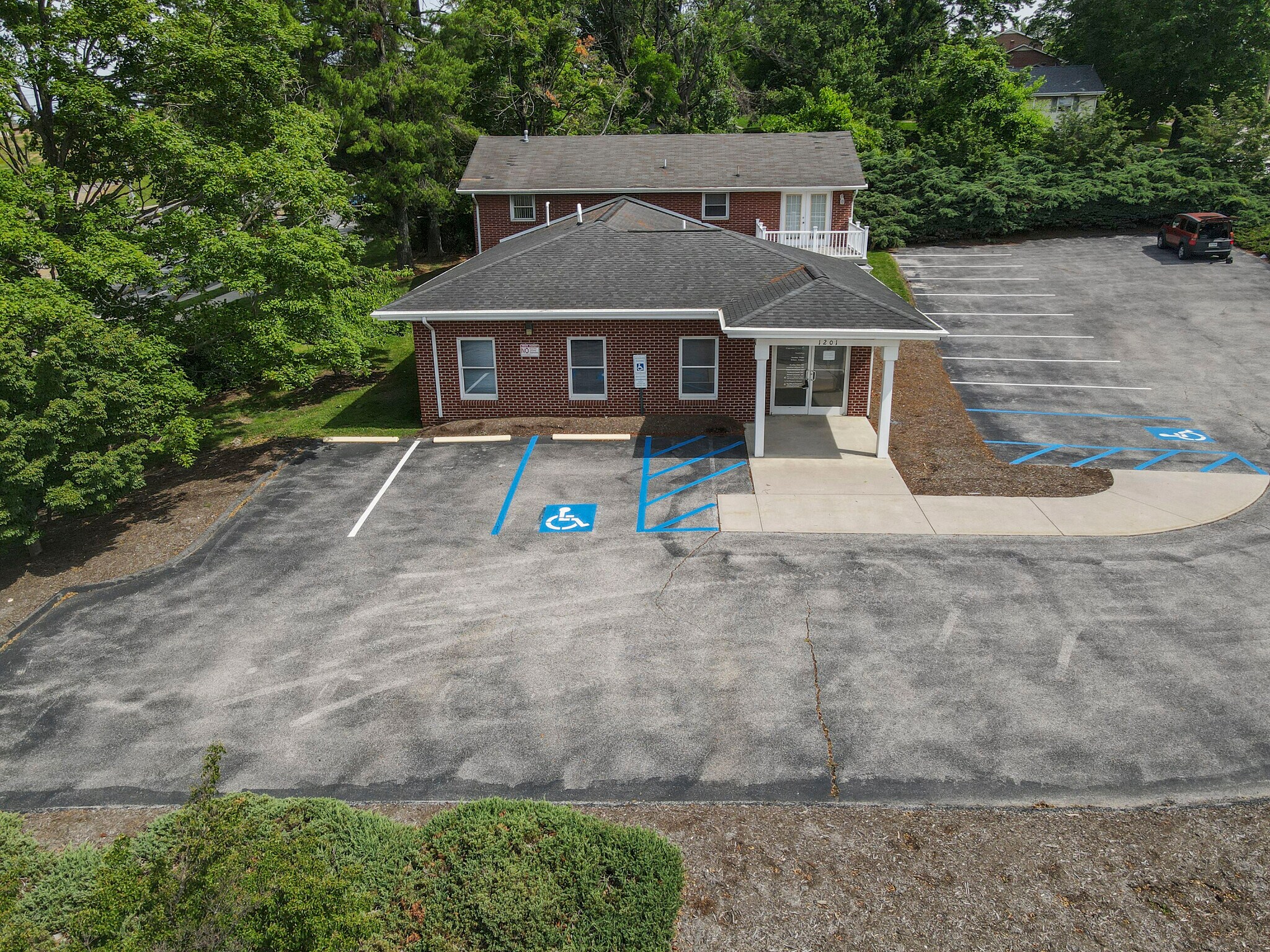1201 Elm St, Christiansburg, VA à vendre Photo principale– Image 1 sur 46