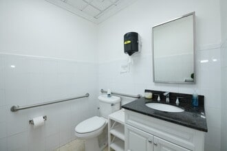 5220 S University Dr, Davie, FL à louer Photo intérieure– Image 2 sur 9