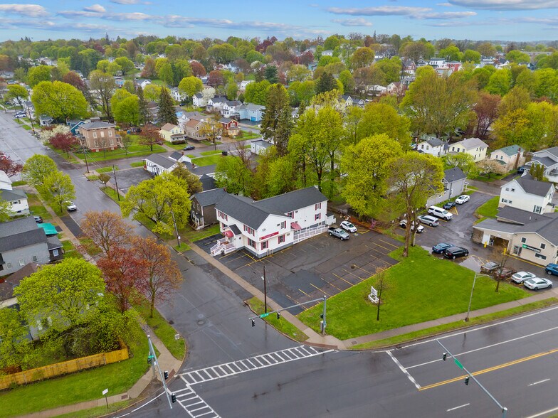 180 E 10th St, Oswego, NY à vendre - Photo de l’immeuble – Image 3 sur 27