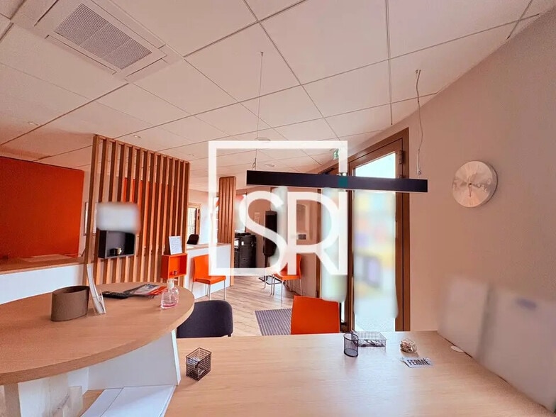 Bureau dans Clermont-Ferrand à louer - Photo de l’immeuble – Image 2 sur 10