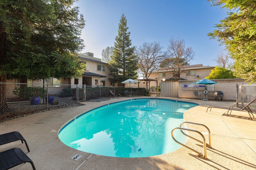 2351 Victor Ave, Redding, CA à vendre - Photo de l’immeuble – Image 2 sur 19