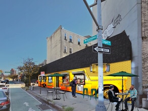 55 McGuinness Blvd S, Brooklyn, NY à louer Autre– Image 1 sur 4