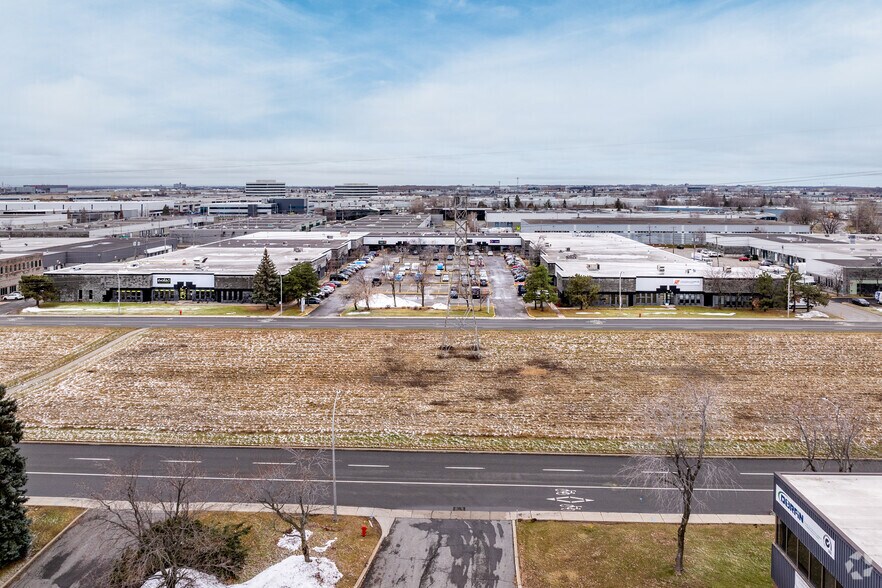 5550-5750 Boul Thimens, Saint-Laurent, QC à louer - Aérien – Image 2 sur 5