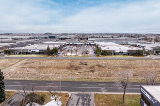 5550-5750 Boul Thimens, Saint-Laurent, QC - VUE AÉRIENNE vue de carte