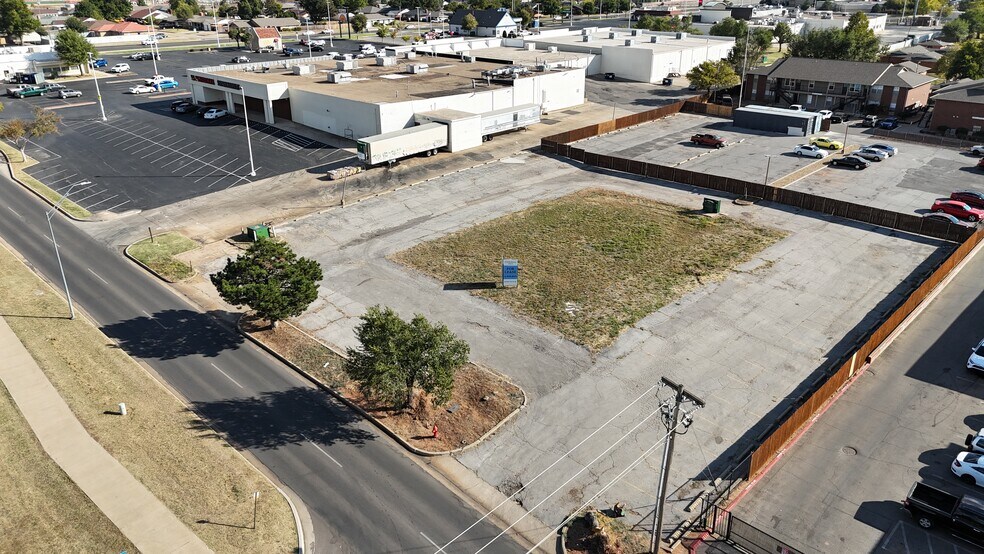 948 SW Grand Blvd, Oklahoma City, OK à louer - Aérien – Image 1 sur 7