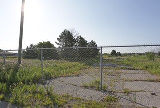 Plus de détails pour 420-468 S Service Rd E, Oakville, ON - Terrain à louer