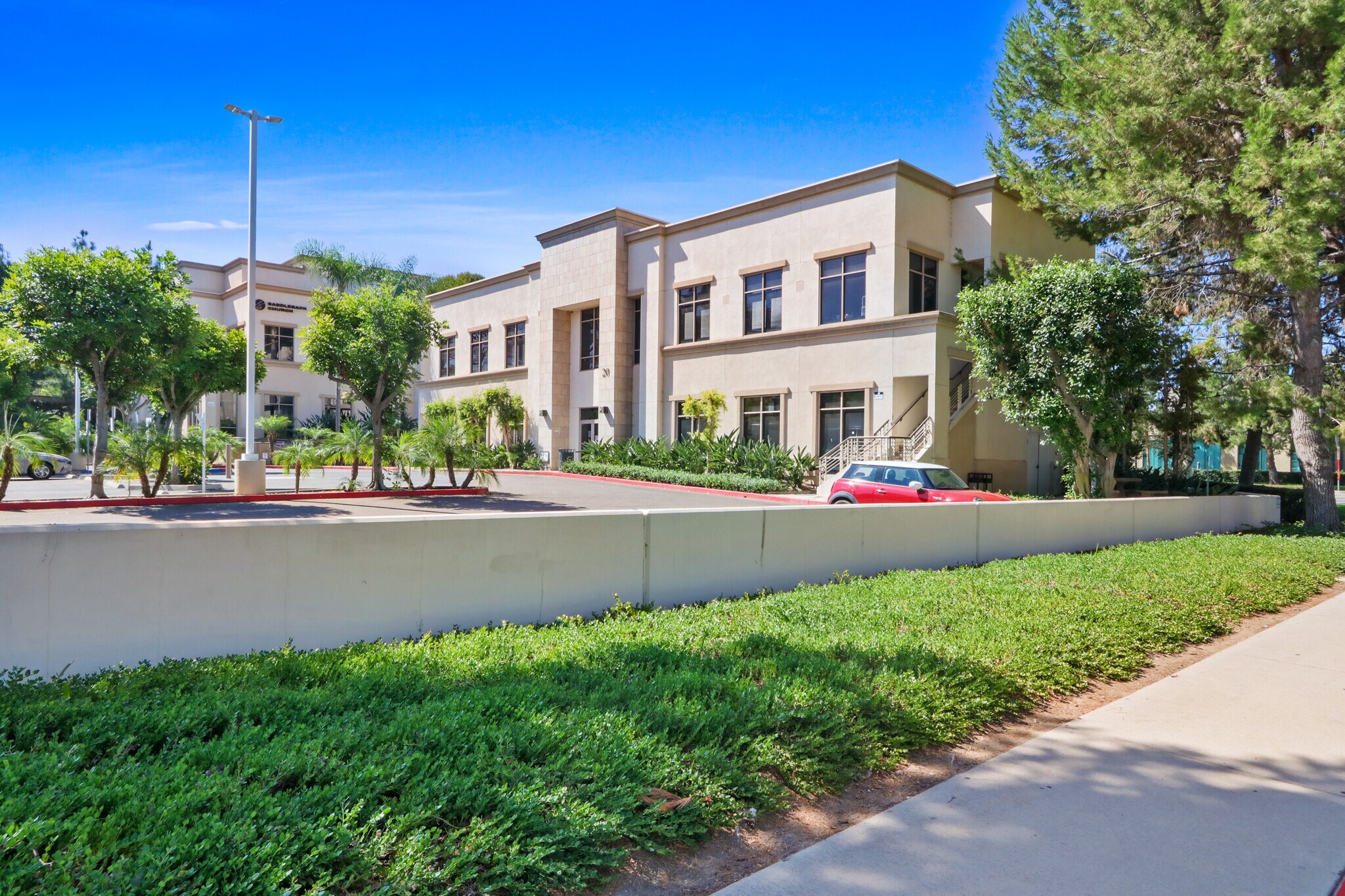 20 Truman, Irvine, CA à louer Photo de l’immeuble– Image 1 sur 5
