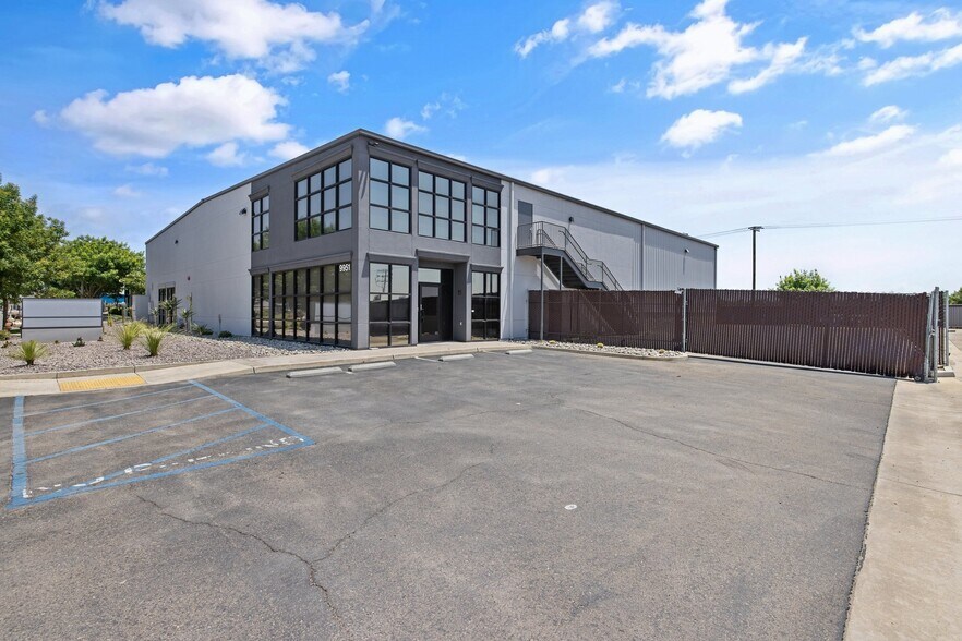 9951 Legacy Ave, Visalia, CA à louer - Photo de l’immeuble – Image 2 sur 4