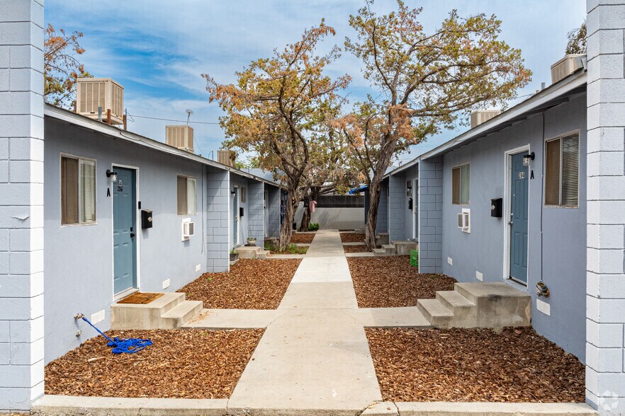 282 W Date Ave, Porterville, CA à vendre - Photo de l’immeuble – Image 3 sur 11
