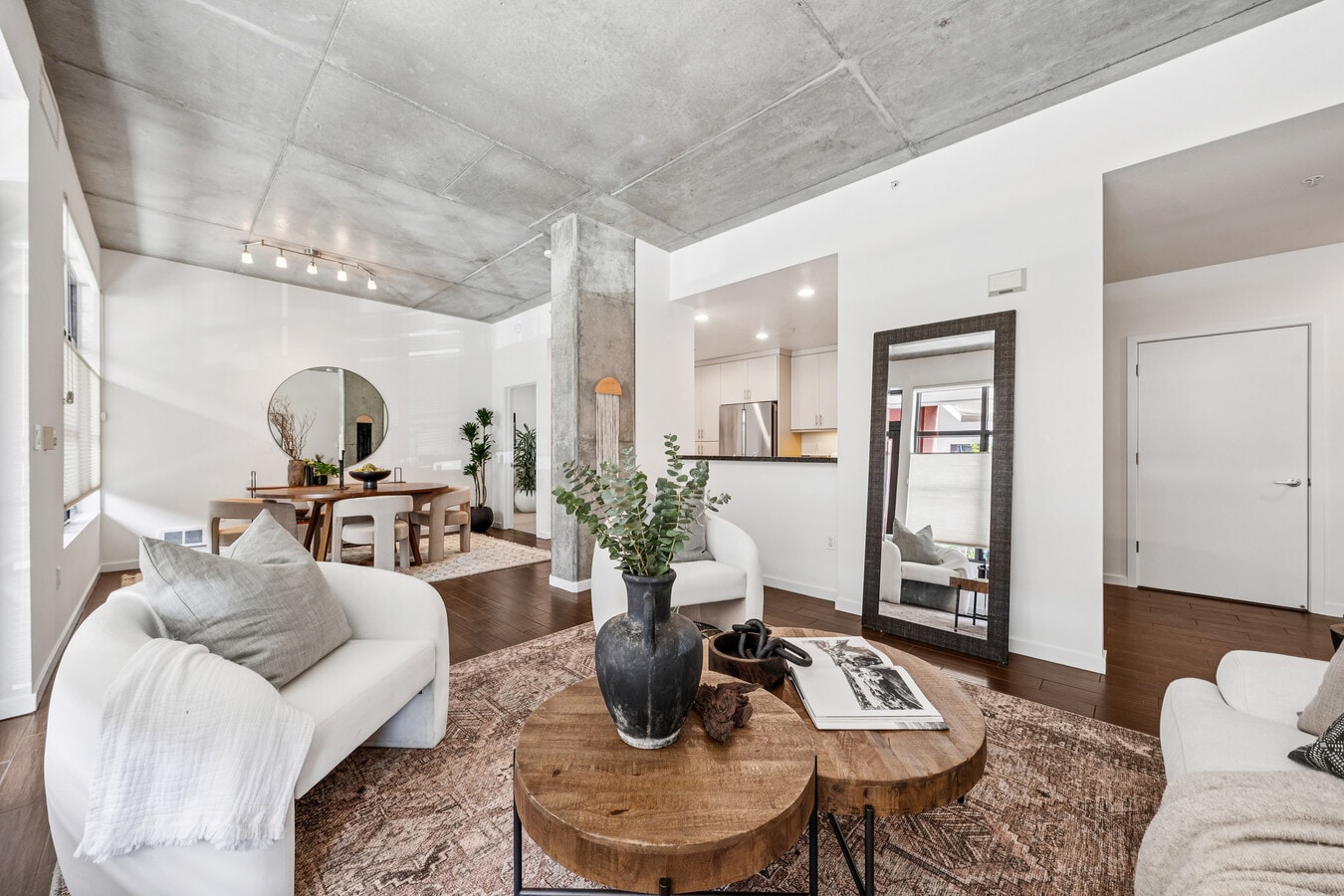 288 3rd St, Oakland, CA 94607 - Lot 104 - - Photo intérieure - Image 1 of 32