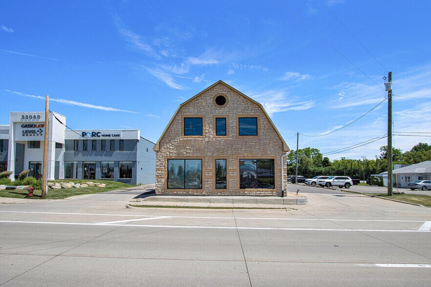 33030 Northwestern Hwy, West Bloomfield, MI à vendre - Photo de l’immeuble – Image 1 sur 25