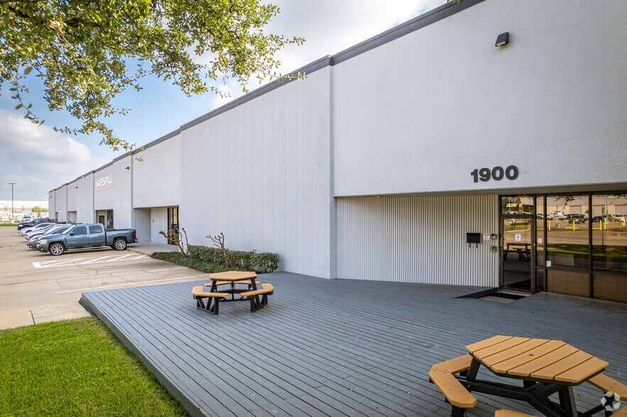 1900 Crosspoint Ave, Houston, TX à louer - Photo principale – Image 1 sur 4