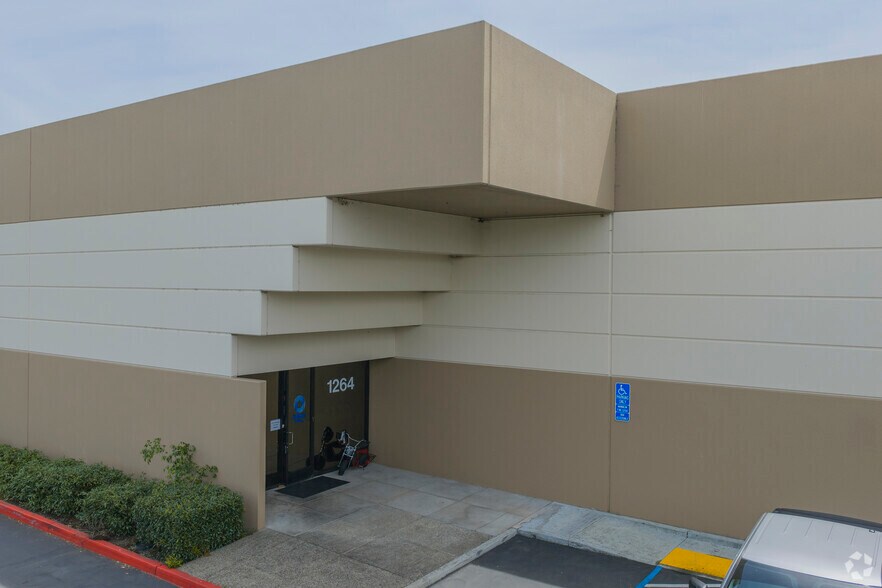 1264 Apollo Way, Santa Rosa, CA à louer - Photo de l’immeuble – Image 3 sur 8