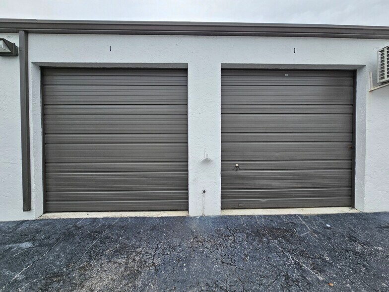 1315 S Killian Dr, Lake Park, FL à louer - Photo de l’immeuble – Image 3 sur 5