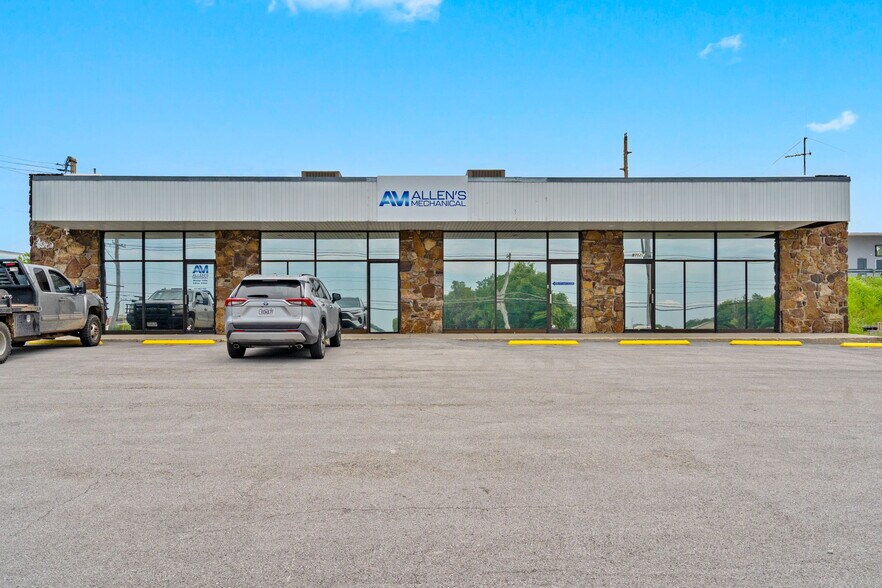 2752 E Kearney St, Springfield, MO à vendre - Photo de l’immeuble – Image 3 sur 65