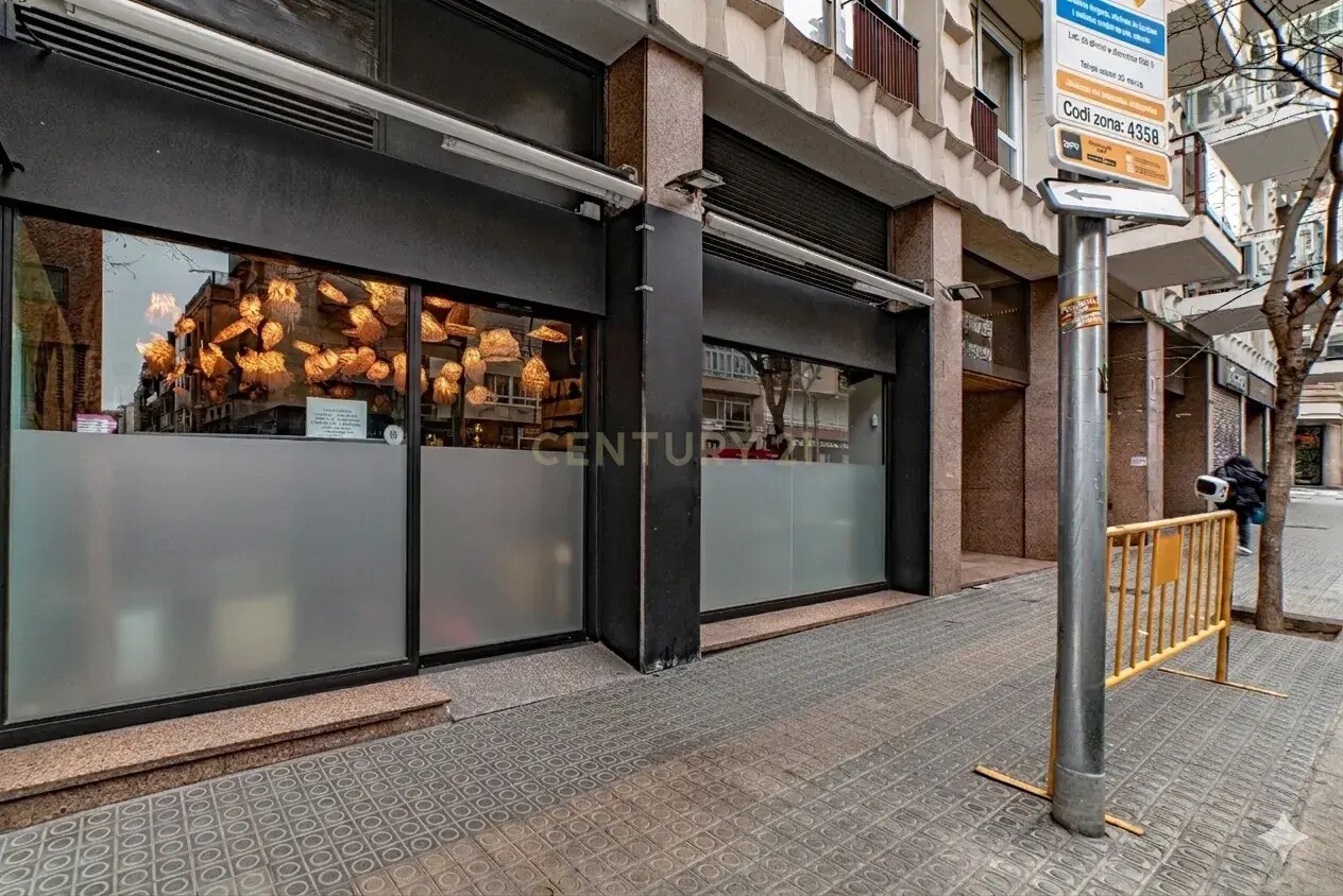 Local commercial dans Barcelone, Barcelona à louer Photo de l’immeuble– Image 1 sur 4