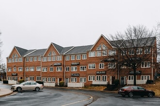 5641-5699 Columbia Pike, Falls Church, VA à louer Photo de l’immeuble– Image 1 sur 5