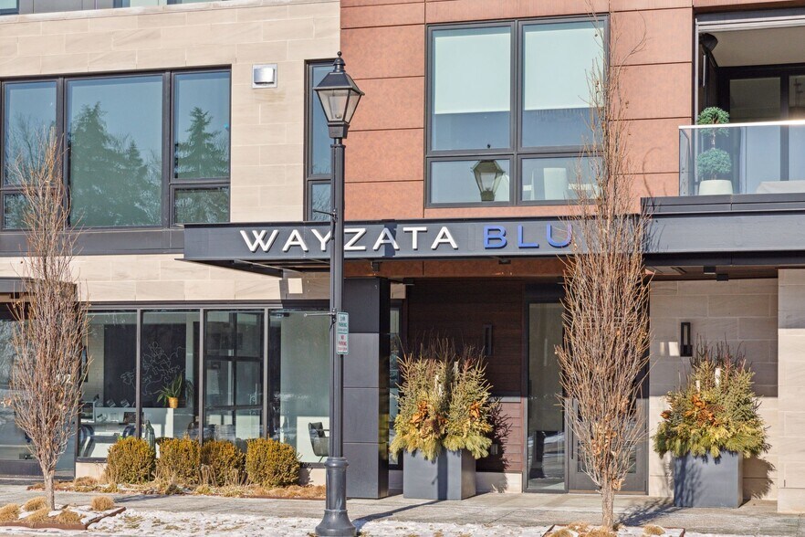 275 Lake St E, Wayzata, MN à louer - Photo de l’immeuble – Image 1 sur 29