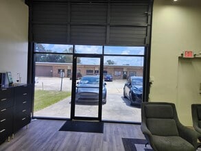20854 N US 59 Hwy, New Caney, TX à louer Photo intérieure– Image 2 sur 5