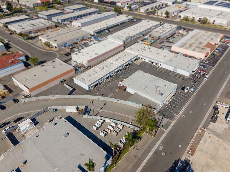2020-2030 S Susan St, Santa Ana, CA à louer - Photo de l’immeuble – Image 3 sur 5