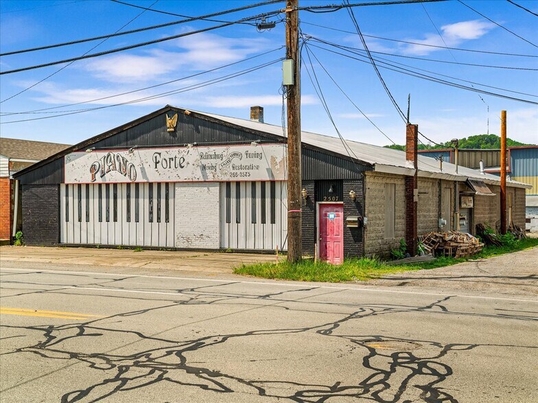 2507 Duss Ave, Ambridge, PA à vendre - Photo principale – Image 1 sur 6