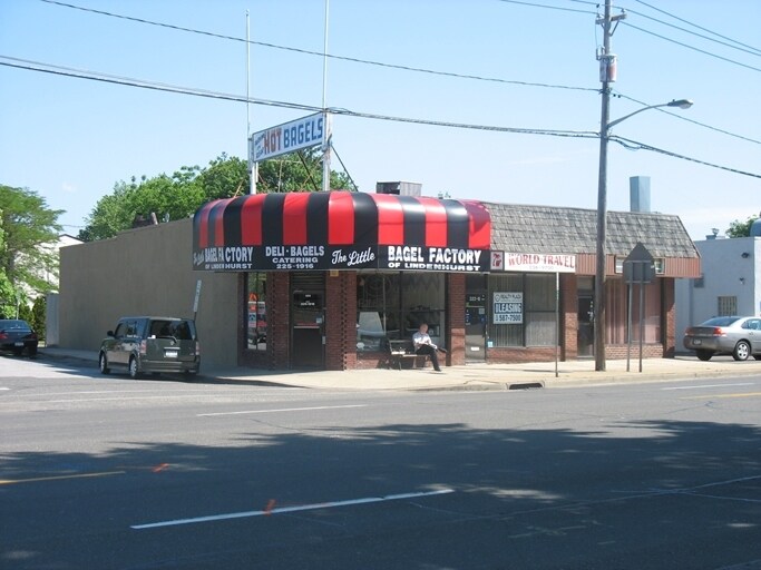 322 W Montauk Hwy, Lindenhurst, NY à louer - Photo de l’immeuble – Image 2 sur 12