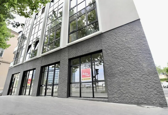 Plus de détails pour Local commercial à louer