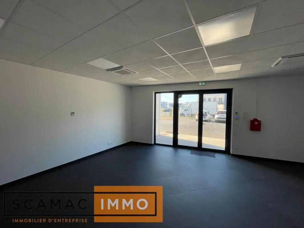 Bureau dans Saint-Pierre-du-Perray à louer Photo intérieure– Image 1 sur 4