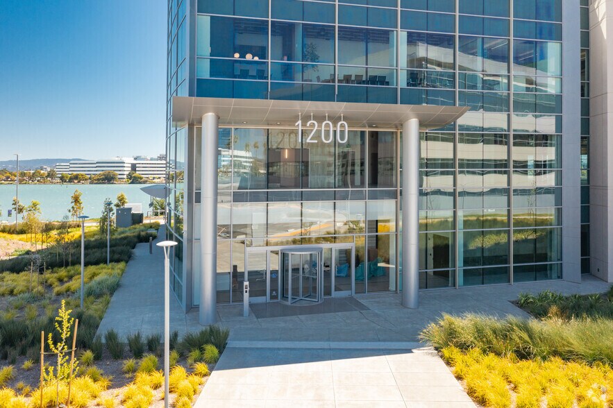 1200 Sierra Point Pky, Brisbane, CA à louer - Photo de l’immeuble – Image 2 sur 4