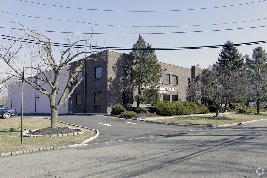 2 Daniel Rd, Fairfield, NJ à louer - Photo de l’immeuble – Image 2 sur 4