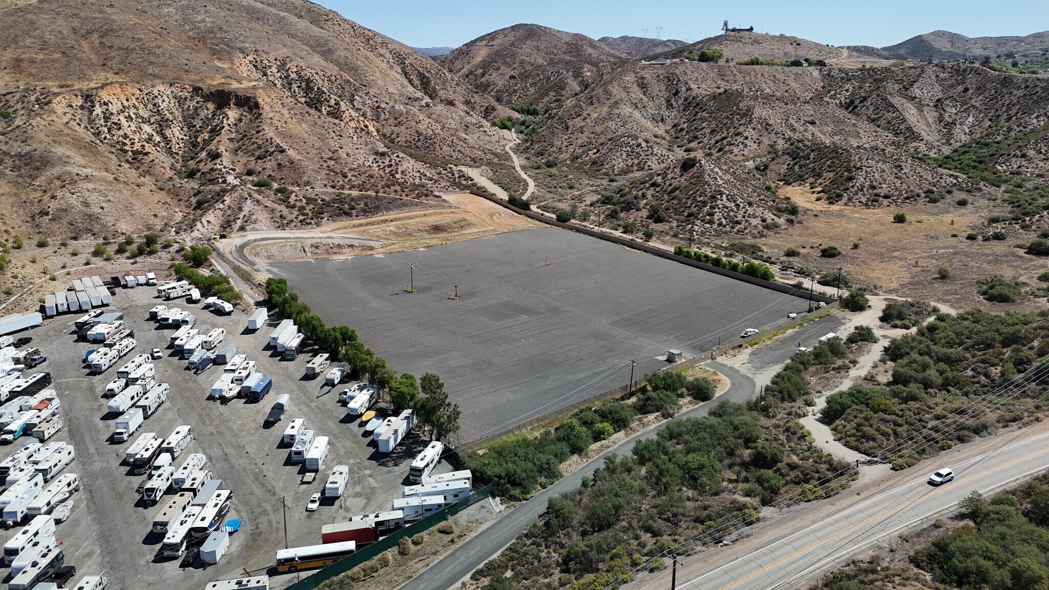 14253 Davenport Rd, Santa Clarita, CA à louer Photo de l’immeuble– Image 1 sur 14