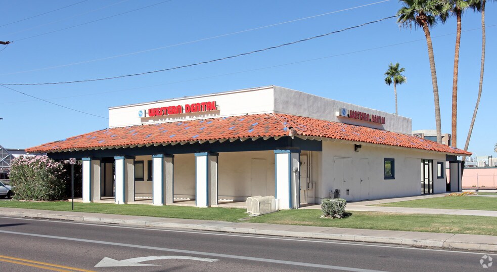 4550 E Thomas Rd, Phoenix, AZ à vendre - Photo de l’immeuble – Image 2 sur 6