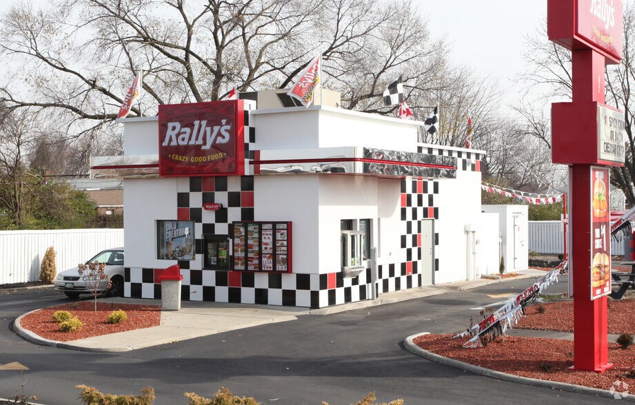 700 Georgesville Rd, Columbus, OH à louer - Photo principale – Image 1 sur 4