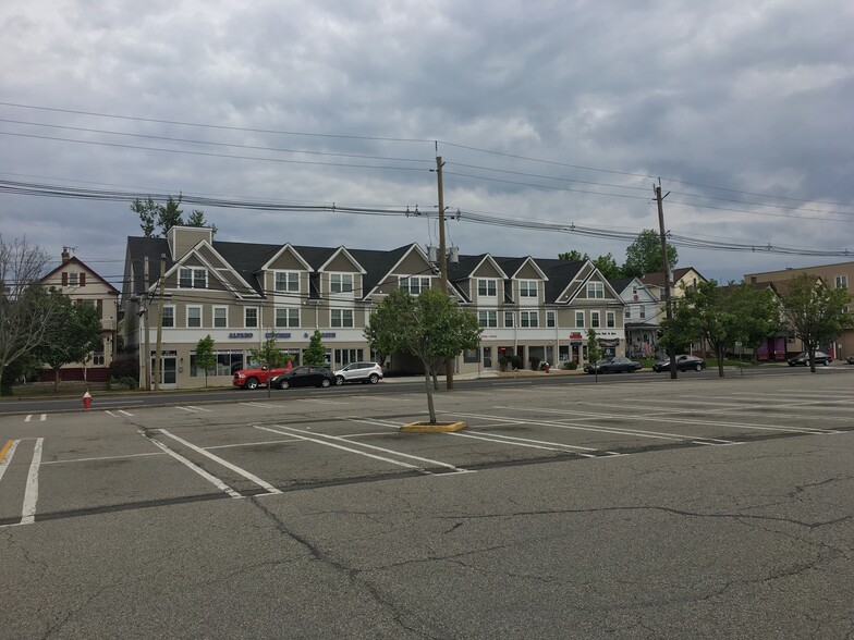 325-331 South Ave, Garwood, NJ à louer - Photo de l’immeuble – Image 1 sur 7